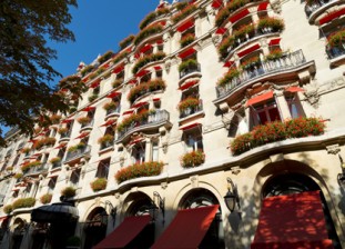 facade-hotelPlaza-Athénée